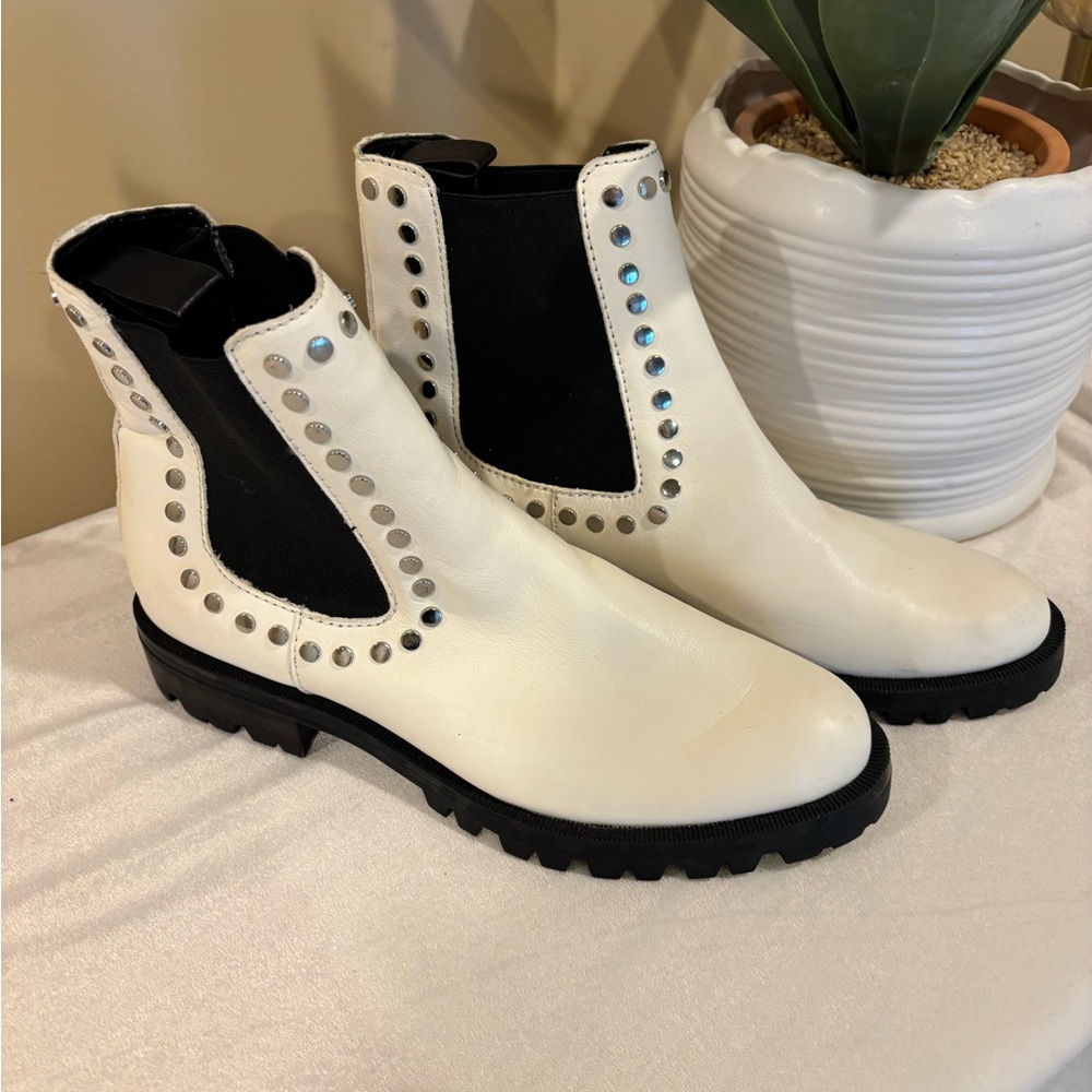Dolce Vita Studded White leather Ankle Boots, lug soles NEW sz 8.5